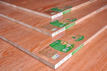 生態(tài)板和實木板做的家具哪種好